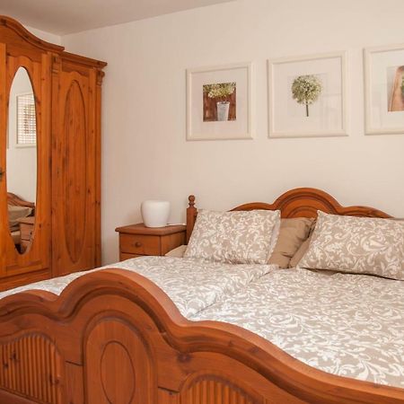 Apartman Zeleznice Apartment Bagian luar foto