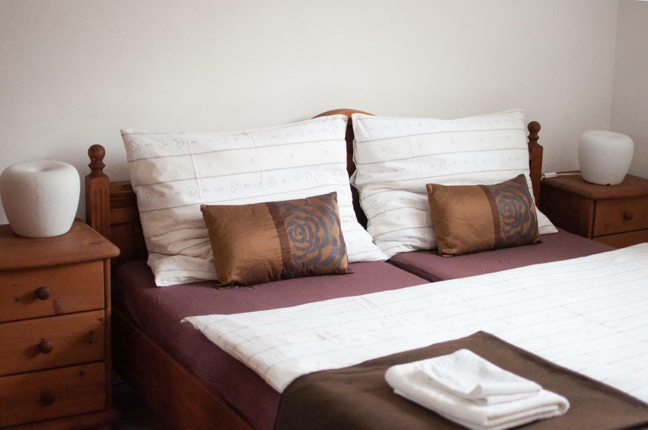 Apartman Zeleznice Apartment Bagian luar foto