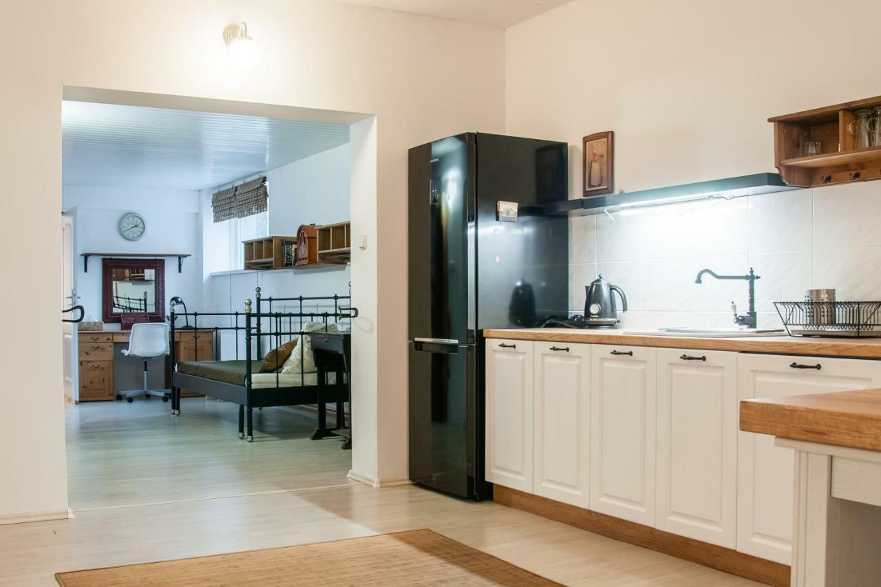 Apartman Zeleznice Apartment Bagian luar foto