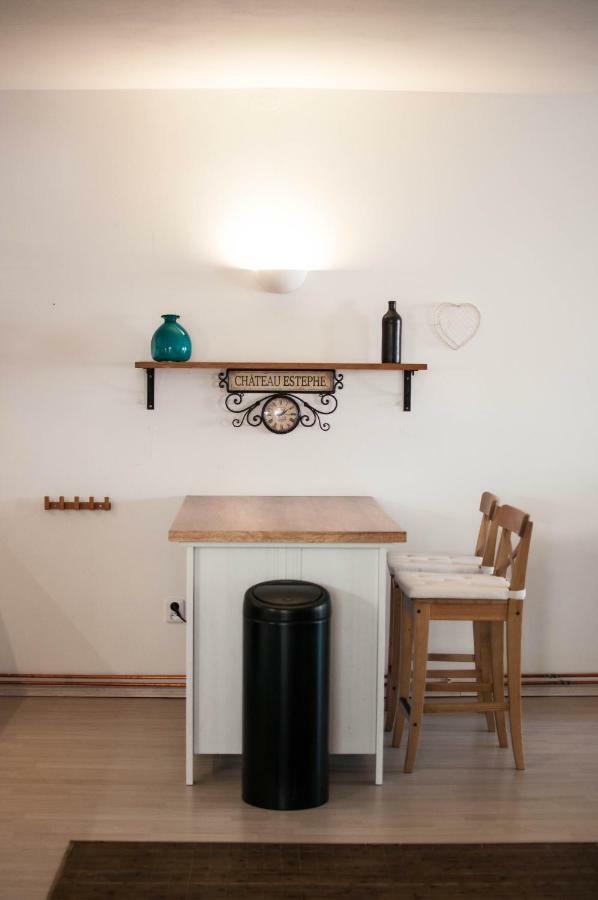 Apartman Zeleznice Apartment Bagian luar foto