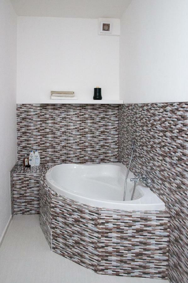 Apartman Zeleznice Apartment Bagian luar foto